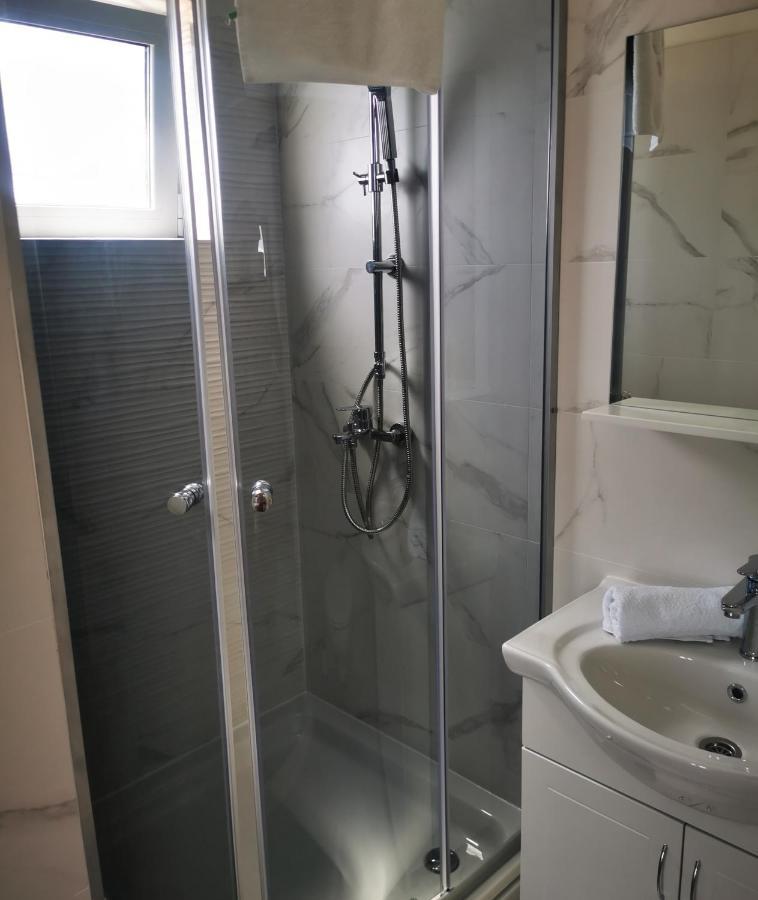 Apartmani "Ivan" Marina  Exterior foto