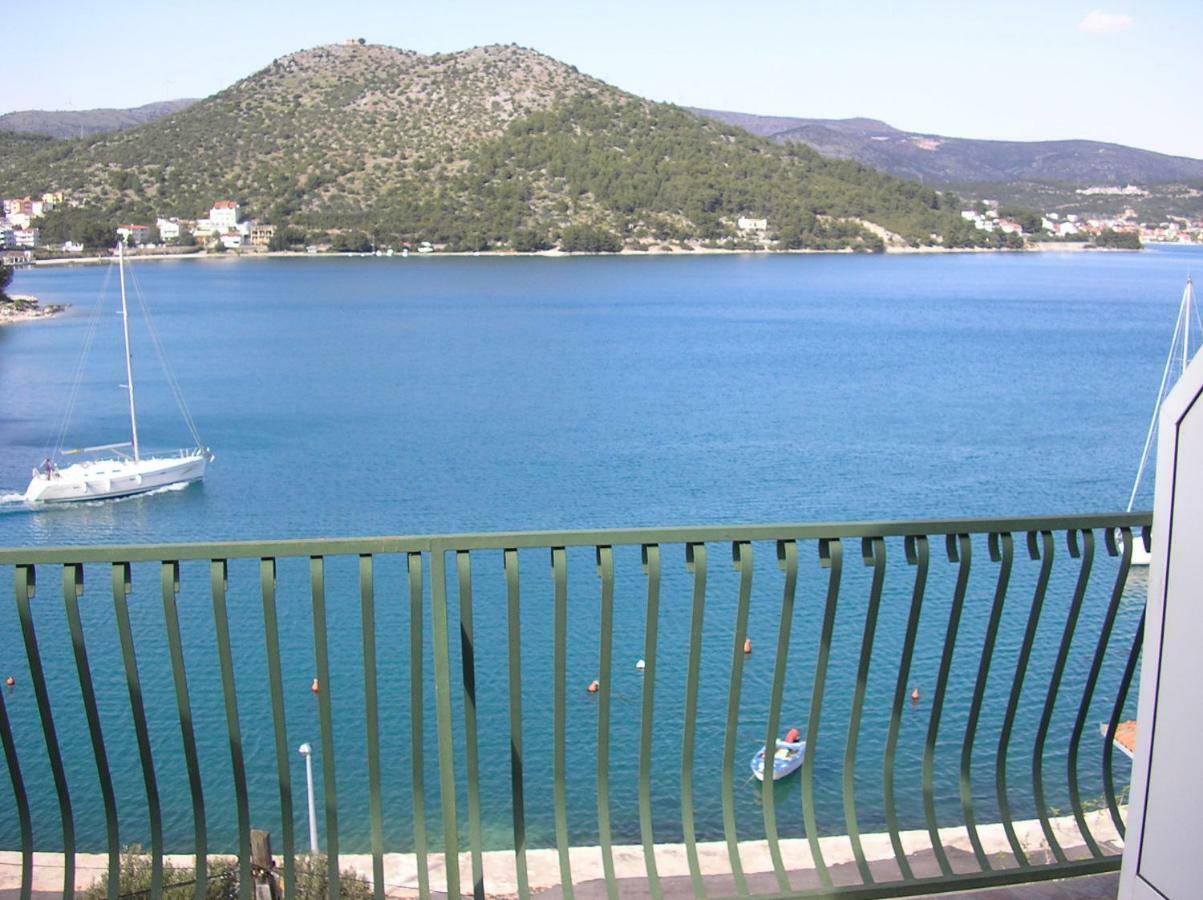 Apartmani "Ivan" Marina  Exterior foto
