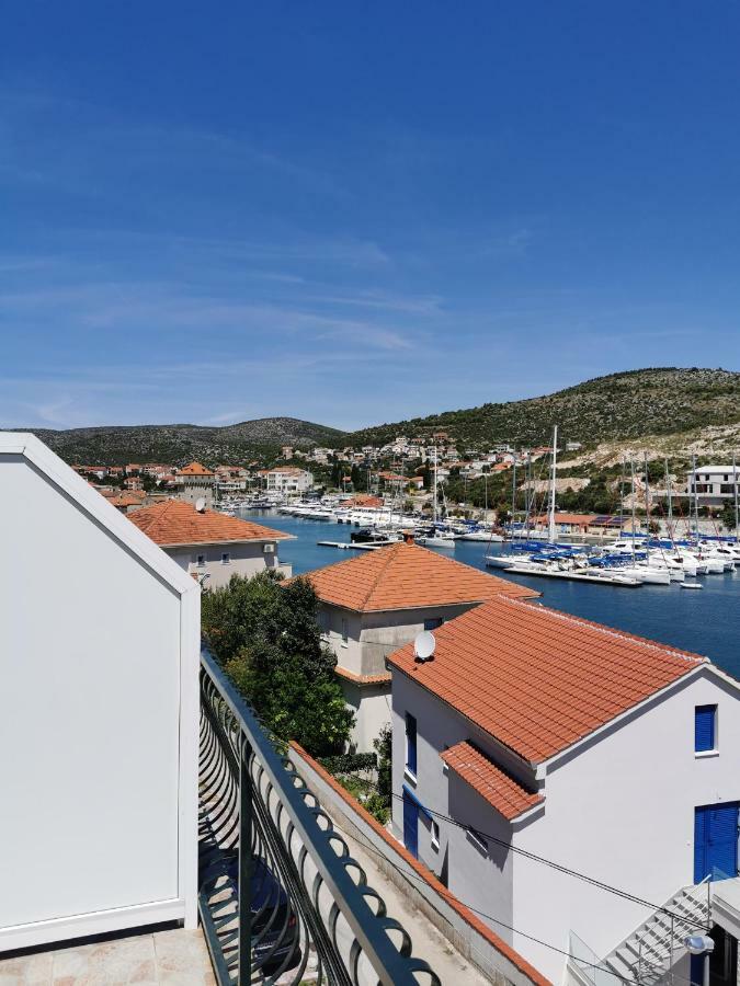 Apartmani "Ivan" Marina  Exterior foto